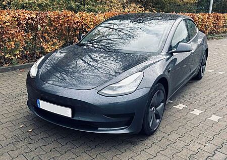 Tesla Model 3 Standard Reichweite Plus Hinterradantrieb