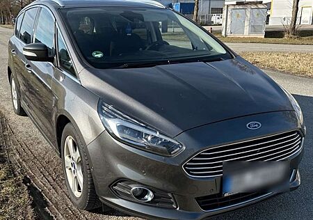 Ford S-Max Titanium, 132kw, Diesel, Automatik, + 3 Rücksitze