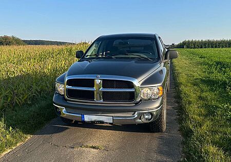 Dodge RAM 1500 SLT Quad Cab