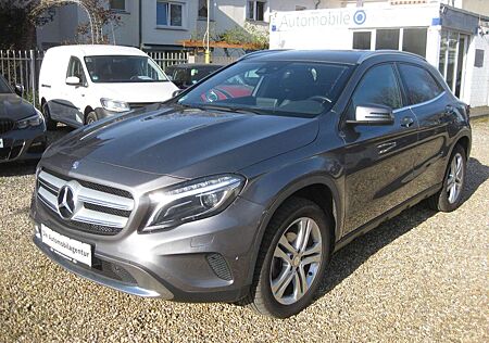 Mercedes-Benz GLA 180 Urban/Navi/Teilleder/18Zoll/SH/PDC/44TKM