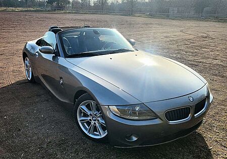 BMW Z4 2.2i mit abnehmb. AHK