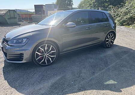 VW Golf GTI Volkswagen Performance BlueMotion Technology DSG