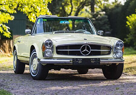 Mercedes-Benz SL 230 Pagode