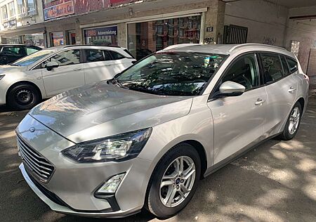 Ford Focus 1,5 EcoBlue Auto. E6dT Navi LED PDC SHZ Cool