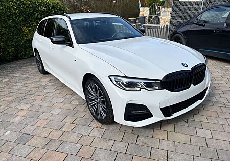 BMW 320 d M Paket SAG LivePR Pano Hifi LED Park Ufrei