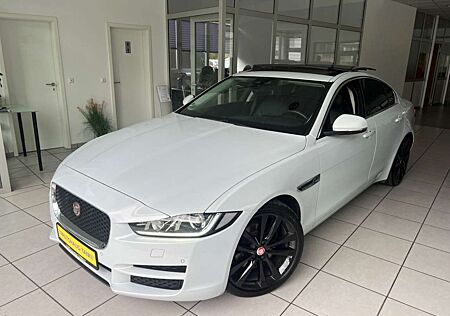 Jaguar XE Prestige 2.0d * WEIß/SCHWARZ *PANO*LEDER*LED