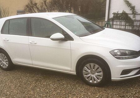 VW Golf Volkswagen 1.6 TDI SCR Trendline