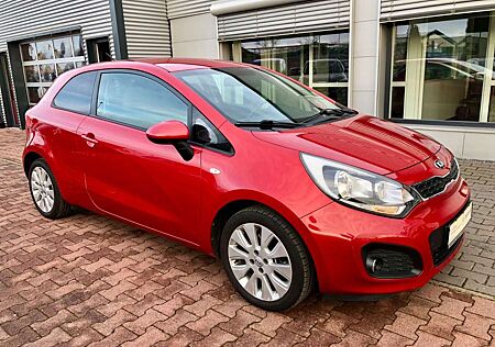Kia Rio FIFA World Cup Edition/Sitzhz/Lenkradhz