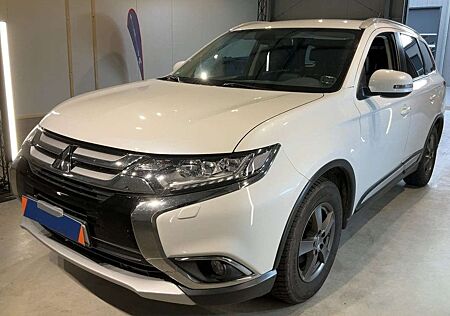 Mitsubishi Outlander 2.2 DIAMANT EDITION 4X4*7-SITZER-NAVI-
