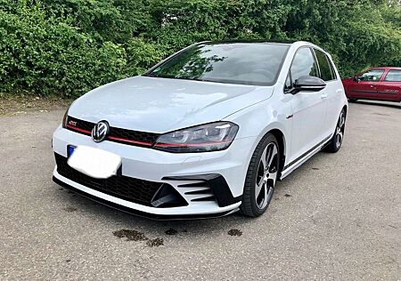 VW Golf GTI Volkswagen BlueMotion Technology DSG Clubsport