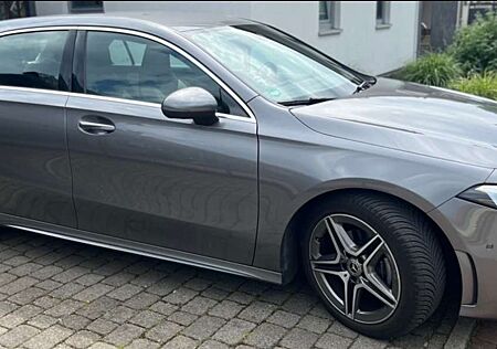 Mercedes-Benz A 180 A-Klasse 7G-DCT AMG Line