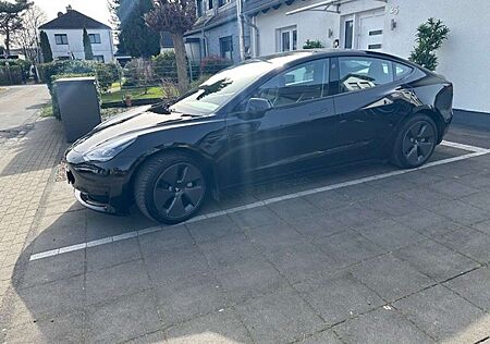 Tesla Model 3 Standard Reichweite Plus Hinterradantrieb