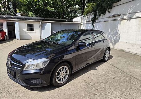 Mercedes-Benz A 180 Activity Edition Navi Standheizung