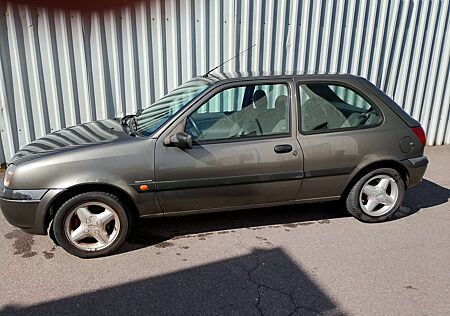 Ford Fiesta Style Kool Youngtimer Tüv NEU KLIMA AHK