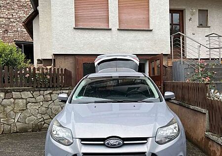Ford Focus Turnier 2.0 TDCi DPF Titanium