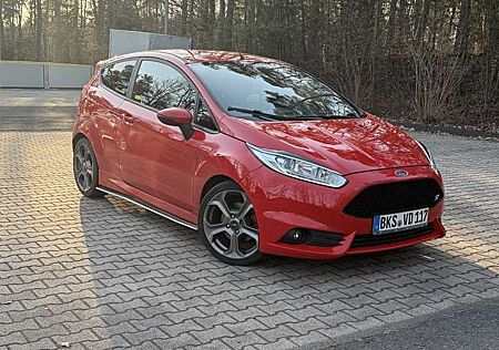 Ford Fiesta 1.6 EcoBoost mit Leder-Sport-Paket ST