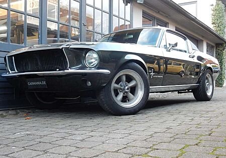 Ford Mustang Fastback V8