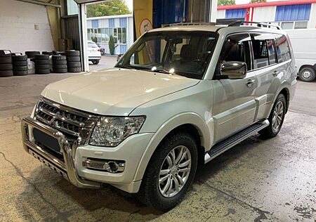Mitsubishi Pajero 3.2 DI-D Top *Navi| Xenon| Kamera| AHK*
