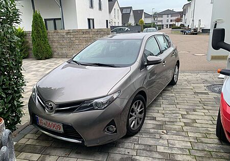 Toyota Auris 2.0 D-4D Executive