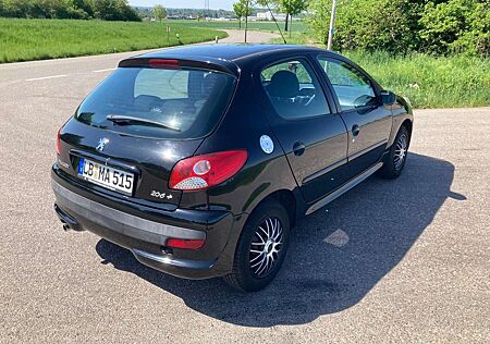 Peugeot 206 + 1.4/TÜV NEU/50.000Km/2. Hand/8-fach bereift