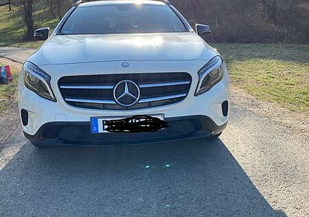 Mercedes-Benz GLA 200 7G-DCTUrban