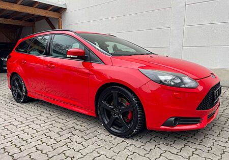 Ford Focus 2,0 EB ST Turnier RECARO 250PS!!!