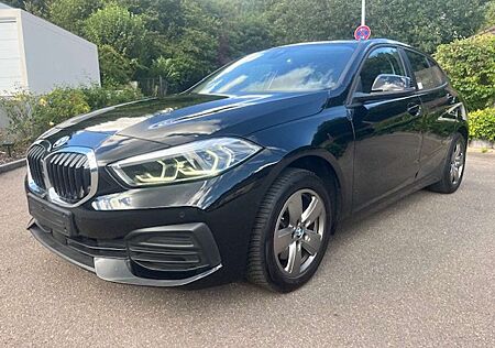 BMW 118 i Advantage Autom/1.Hd/RFK/Parkassist/SH/Sport