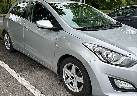 Hyundai i30 blue Kombi 1.6 CRDiTrend