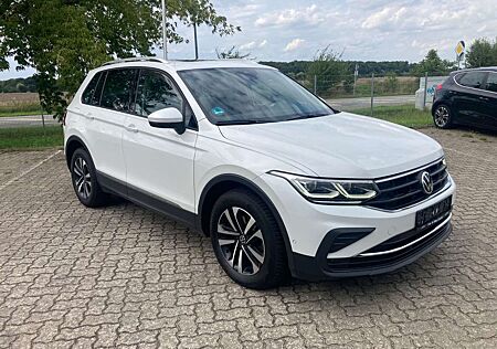 VW Tiguan Volkswagen United/Panorama/AHK/Standhzg/2.Hd