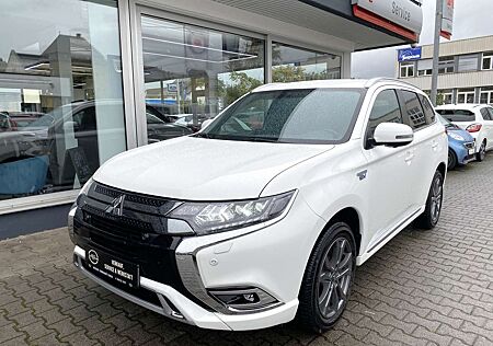 Mitsubishi Outlander PHEV Spirit 4WD *9500 KM*AHK*LEDER*NAVI*SCHECKHEFT