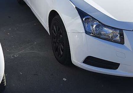 Chevrolet Cruze gebraucht kaufen Chevrolet Cruze 1.6, 2 Hand TÜV Neu, Zahnriemen Neu. Preis VB