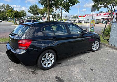 BMW 120d 120 Sport-Aut. Sport Line