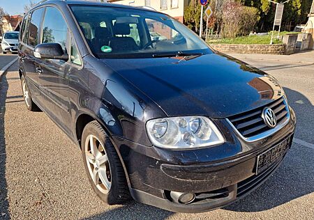 VW Touran Volkswagen Highline 7 Sitzer Klimatronic 6-Gang SHZ