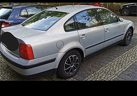 VW Passat Volkswagen Automatik 1.6 in Silber zu verkaufen