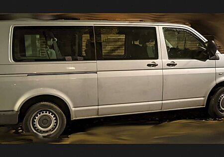 VW T5 Transporter Volkswagen Transporter: lang, 9 Sitzer, Tempomat, Navi