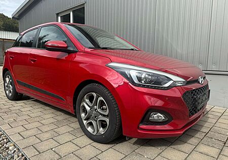 Hyundai i20 KLIMAAUTOMATIK SITZHEIZUNG KAMERA WINTERRÄDE