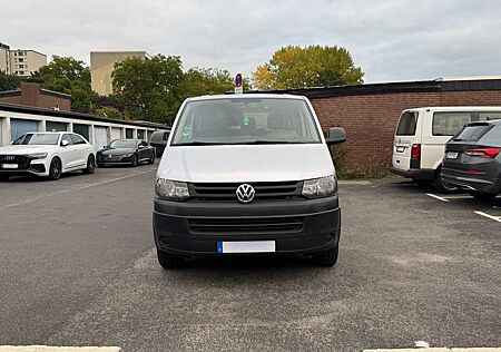 VW T5 Transporter Volkswagen • 9 Sitzer • 2.0 TDI