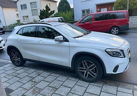 Mercedes-Benz GLA 200