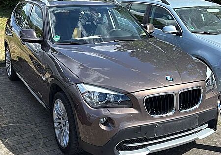 BMW X1 -18I-sDrive-Xenon-AHK-Clima-Panorama-PDC-ALU