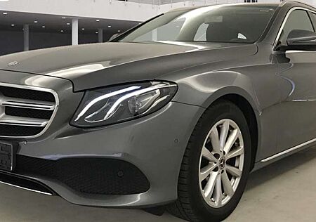 Mercedes-Benz E 200 T LED/MBUX/RFK/GSD/EL.HECKLAPPE/TOTW/AMBIENTE/AHK