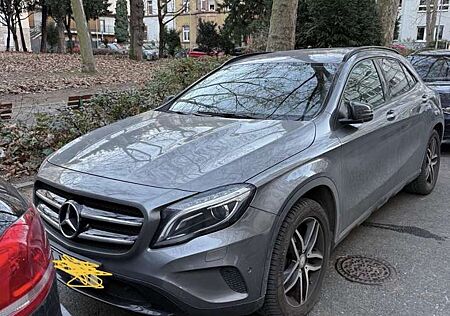 Mercedes-Benz GLA 180 7G-DCT