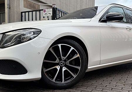 Mercedes-Benz E 220 Automatik Keyless Panorama Kamera Garantie