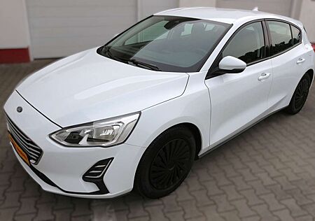 Ford Focus Trend mit Winterpaket und PDC v+h