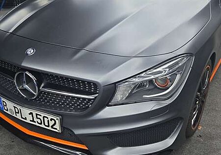 Mercedes-Benz CLA 200 CLA Shooting Brake 200 7G-DCT Orange Art Edition