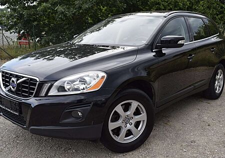 Volvo XC 60 XC60 MomentumDrive/NAVI/ALLWETTER/AHK/RELING/TÜV6/26
