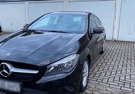 Mercedes-Benz CLA 200 Shooting Brake d 4Matic 7G-DCT UrbanStyle Edition