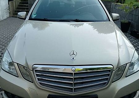 Mercedes-Benz E 220 CDI DPF BlueEFFICIENCY Automatik
