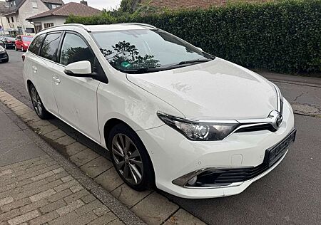 Toyota Auris Touring Sports 1.2 Turbo Facelift