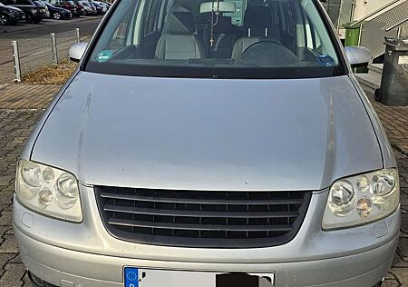 VW Touran Volkswagen 2.0 FSI Highline