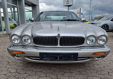 Jaguar XJ8 3.2**Super Optik***Kein Rost***